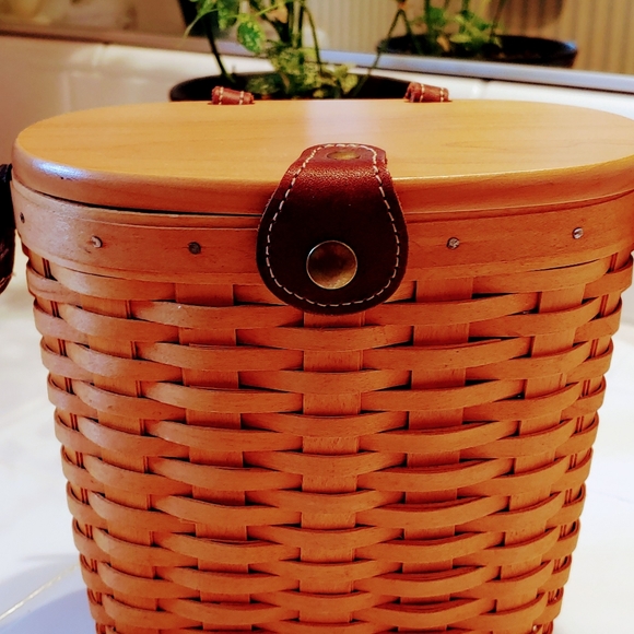 Original, signed Longaberger purse - Picture 2 of 3